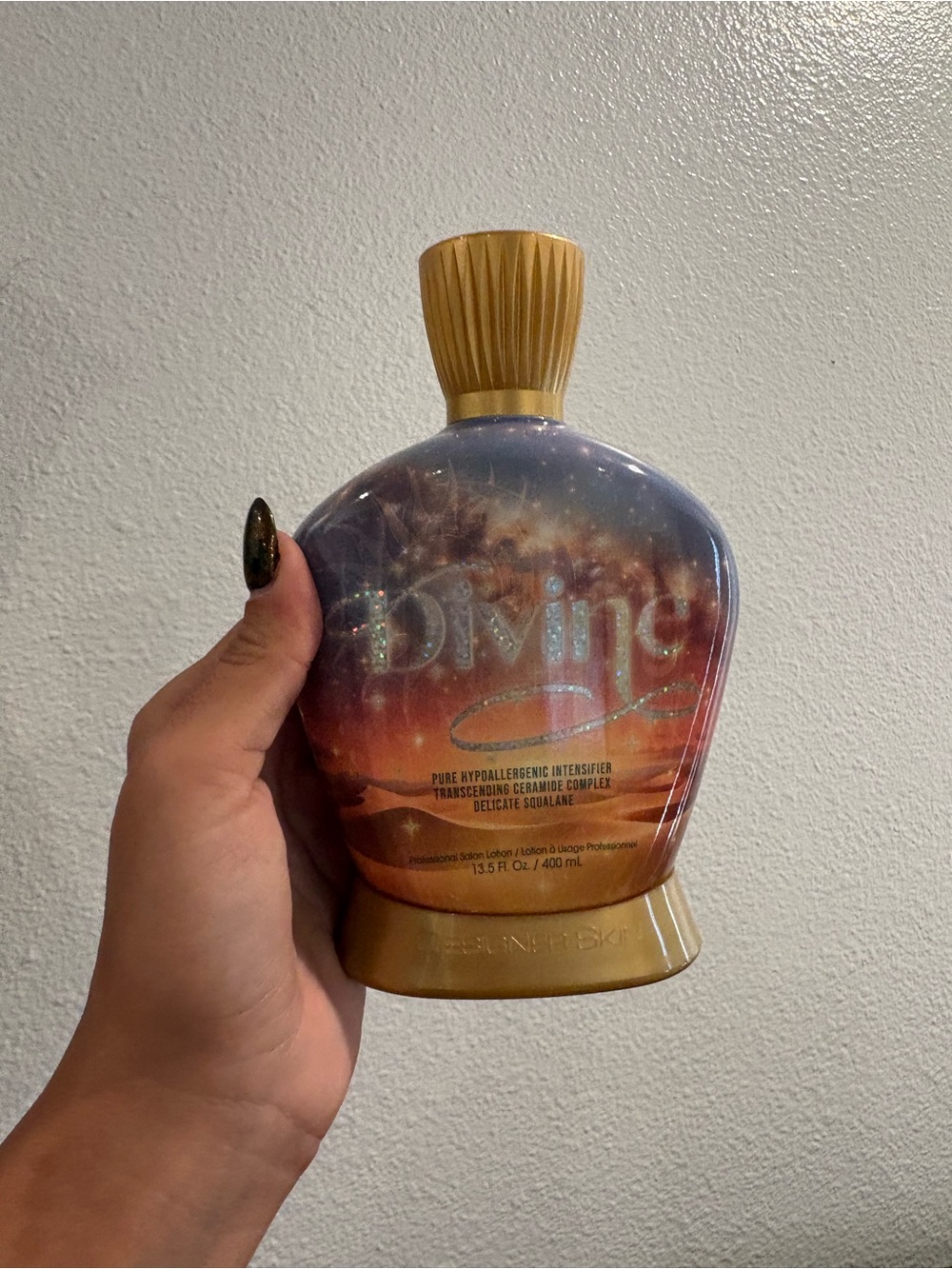 Divine Hydrating Bronze Suncare Lotion - Gold Bottle